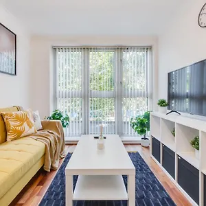 Visit 1 Bed Flat- Canary Wharf Close To River Thames London