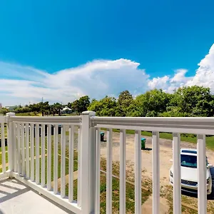  Holiday home Deluna Court Getaway